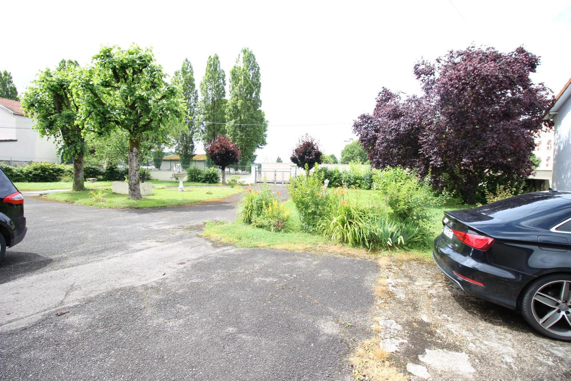 3 Chambres - Tres Grand Jardin Privee - Terrasse Privee - Garage Velo Et Moto - Parking Voiture Privee Dans La Propriete - Gere Par Presta-Zen'Services Thierville-sur-Meuse ภายนอก รูปภาพ