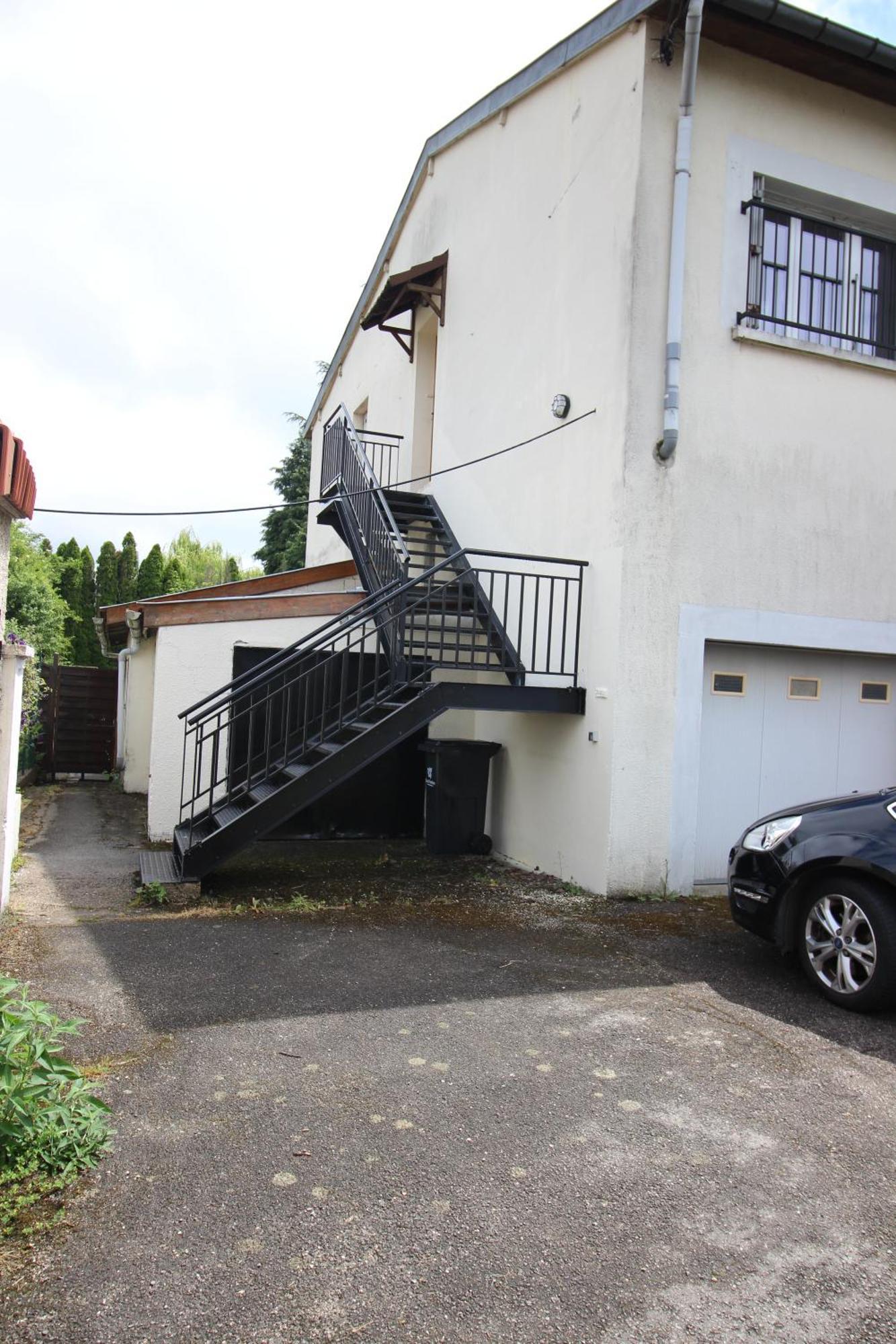 3 Chambres - Tres Grand Jardin Privee - Terrasse Privee - Garage Velo Et Moto - Parking Voiture Privee Dans La Propriete - Gere Par Presta-Zen'Services Thierville-sur-Meuse ภายนอก รูปภาพ