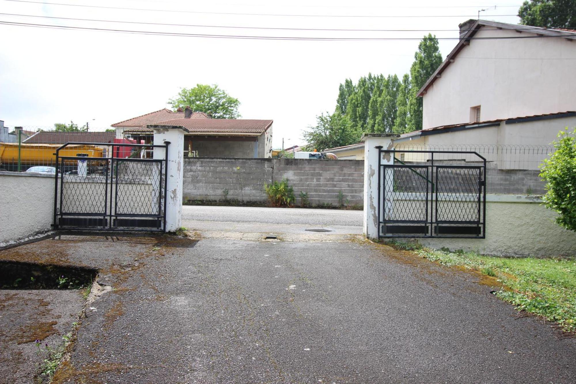 3 Chambres - Tres Grand Jardin Privee - Terrasse Privee - Garage Velo Et Moto - Parking Voiture Privee Dans La Propriete - Gere Par Presta-Zen'Services Thierville-sur-Meuse ภายนอก รูปภาพ